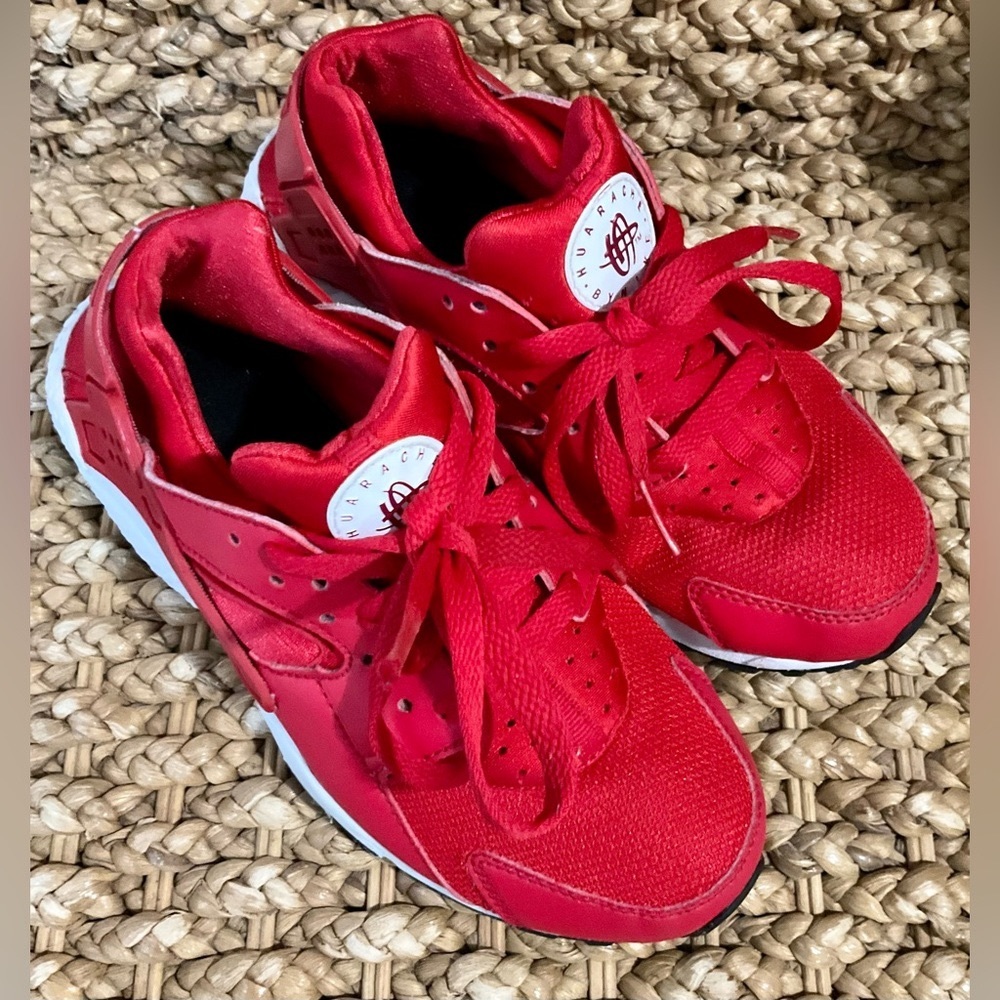 EUC Nike Huarache Run Youth University Red Athletic Sneakers  Size 4